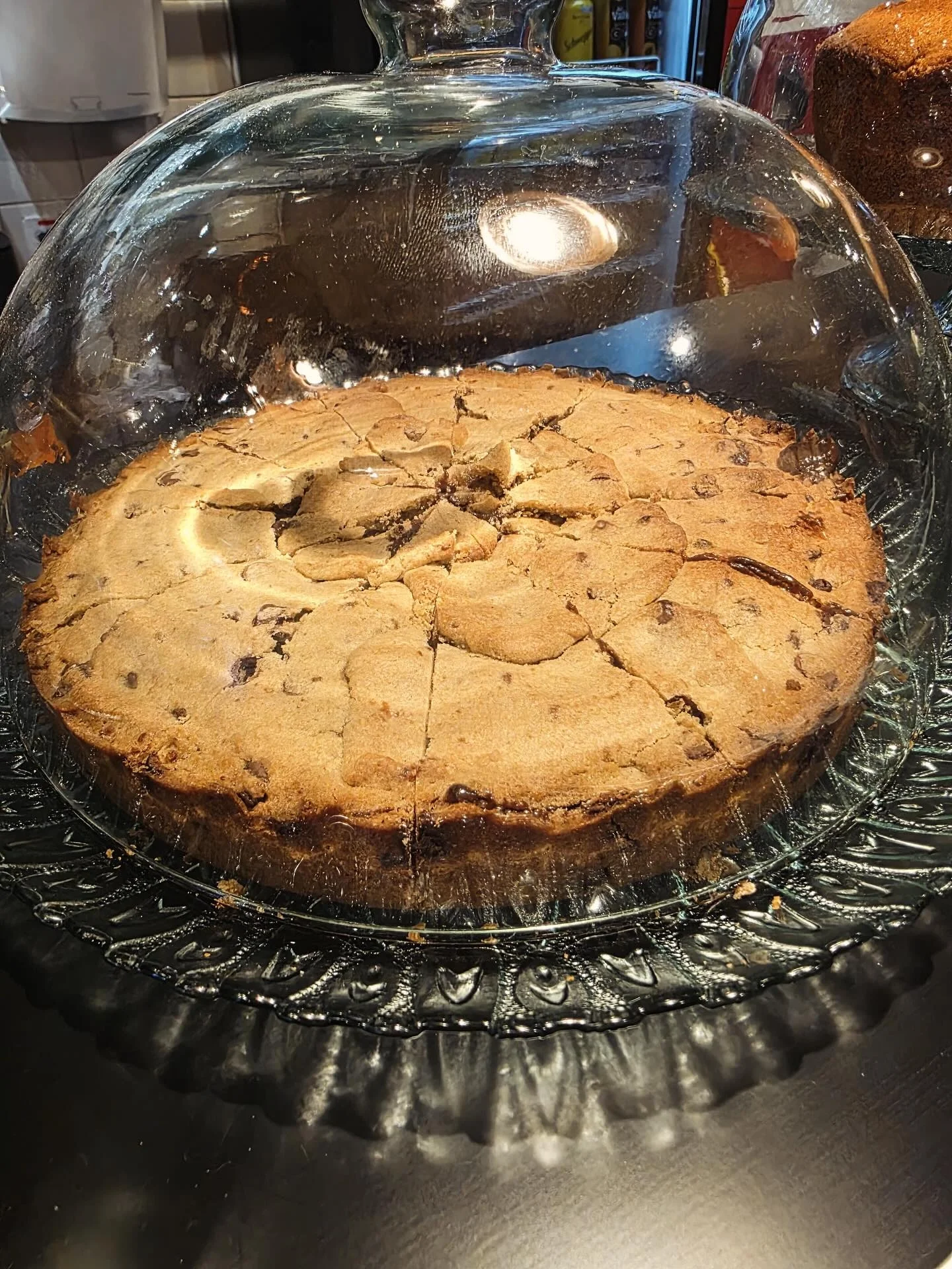 Torta de chocolate sob redoma de vidro